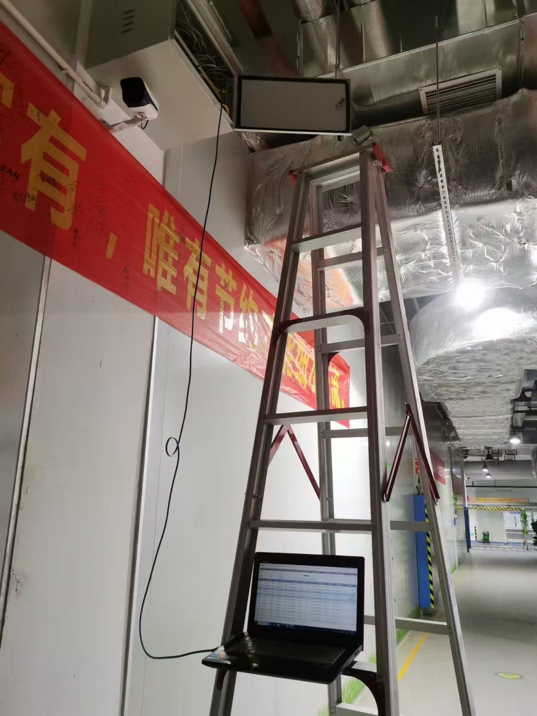 监控摄像头现场安装图片